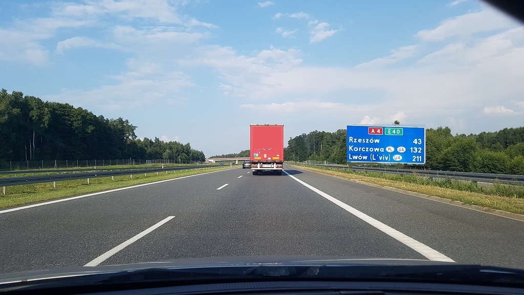 Welchen Mindestabstand sollen Sie zum vorausfahrenden Fahrzeug einhalten?