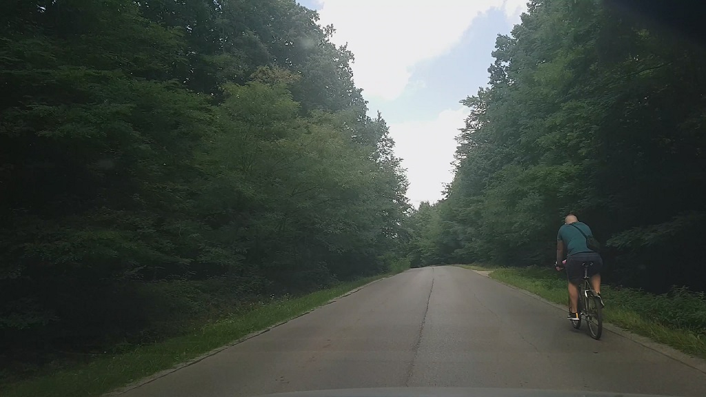 What is the minimum lateral distance you must maintain when overtaking a cyclist, with a motorbike?