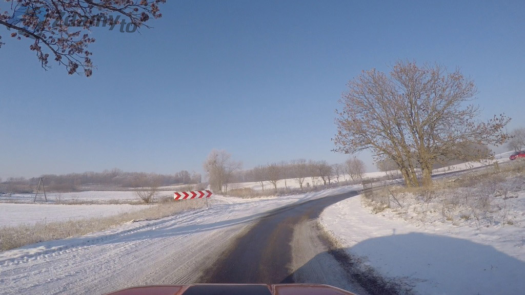 What behaviour increases the risk of skidding on icy road surfaces?