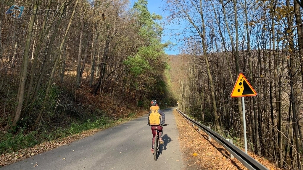 Is it allowed beyond this sign to overtake a cyclist?